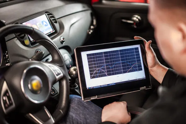 Do engine leaks show on diagnostic readers